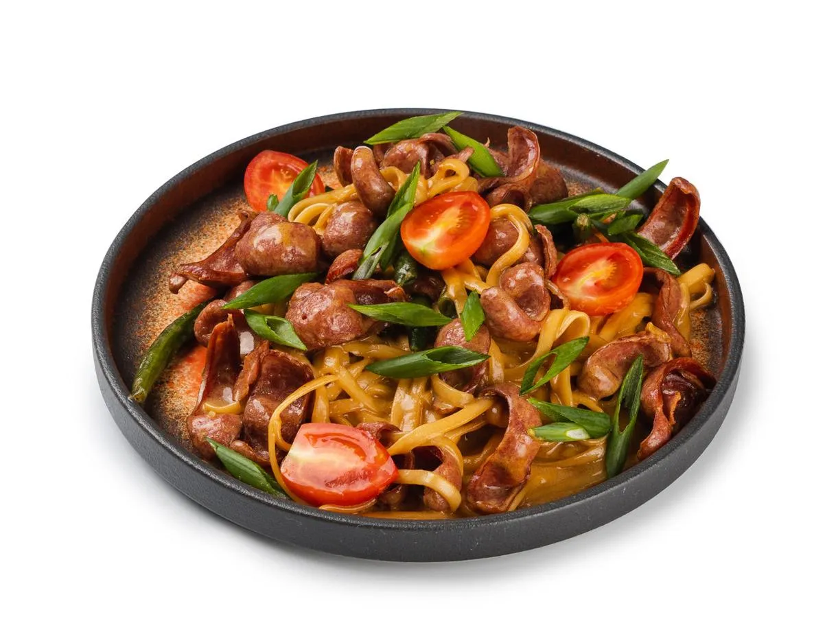 Лапша с охотничьими колбасками 